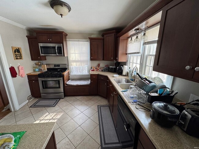 Building Photo - 526 S Mitchell St