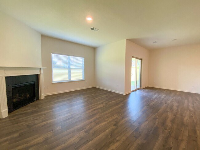 Foto del edificio - 4 bedroom 2 bath built by DR Horton in 2021