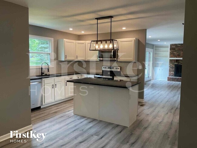 Building Photo - 816 Broadview Dr