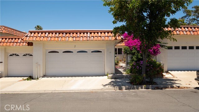 Primary Photo - 7 Satinwood Way