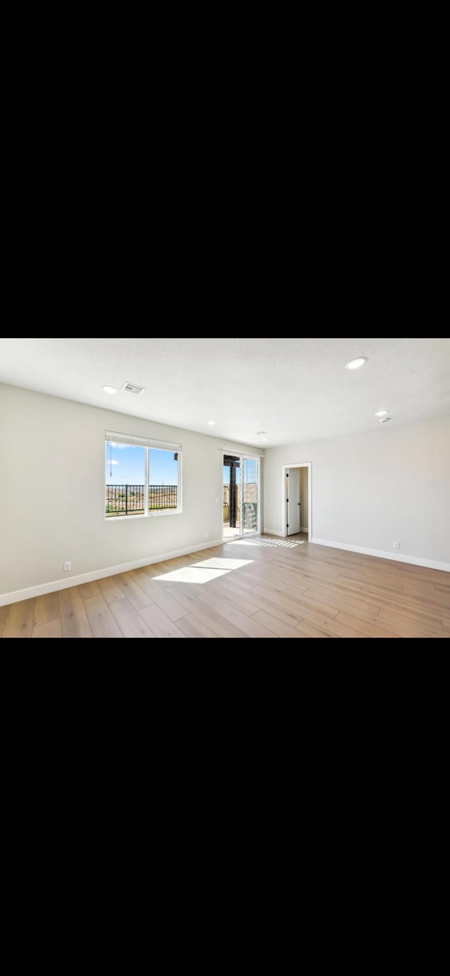 Building Photo - 3919 E Razor Dr