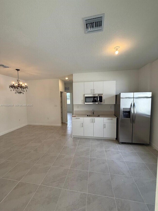 Foto del edificio - 2942 SE 23rd Ave