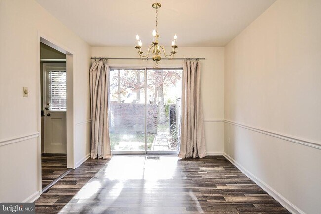 Building Photo - 6002 Stoneygate Ct