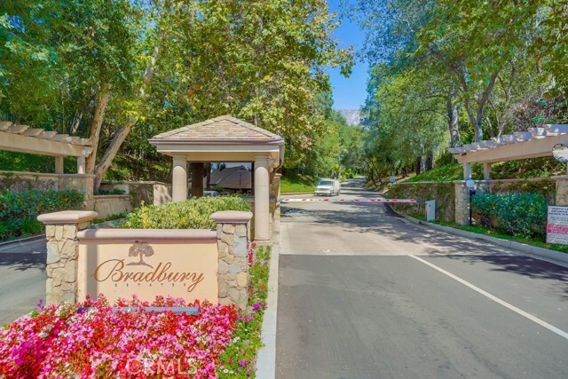 Foto del edificio - 663 Deodar Ln