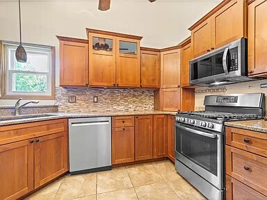 Building Photo - 5013 N Willowbend Rd NE