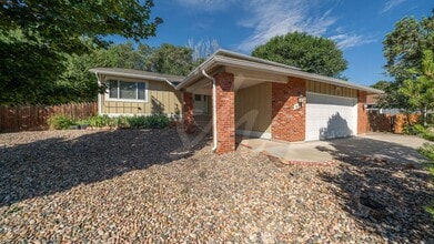 Building Photo - 565 Wycliffe Dr
