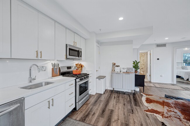 Foto del edificio - 1300 Park Rd NW