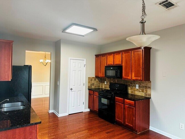Foto del edificio - 5570 Weddington Dr