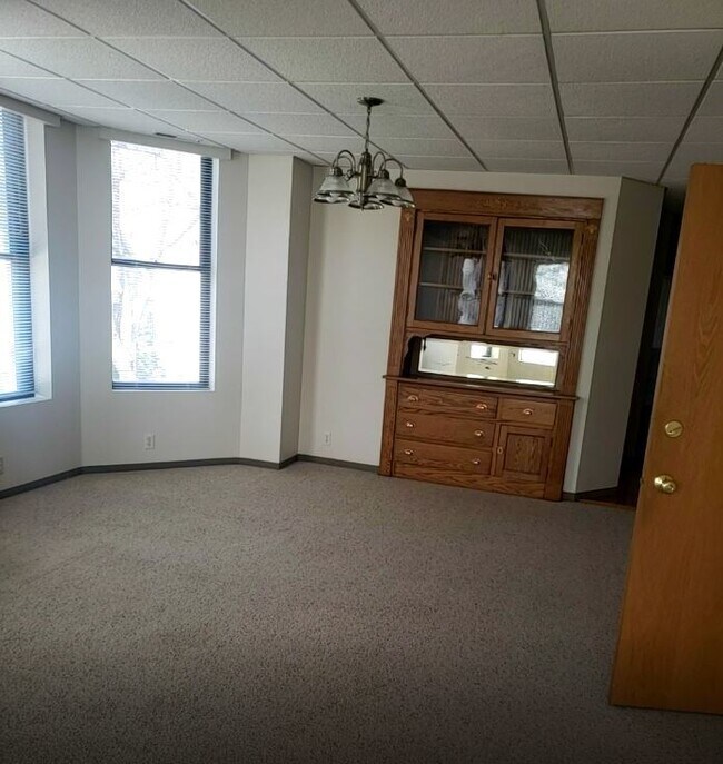 Building Photo - 1624 W Addison St