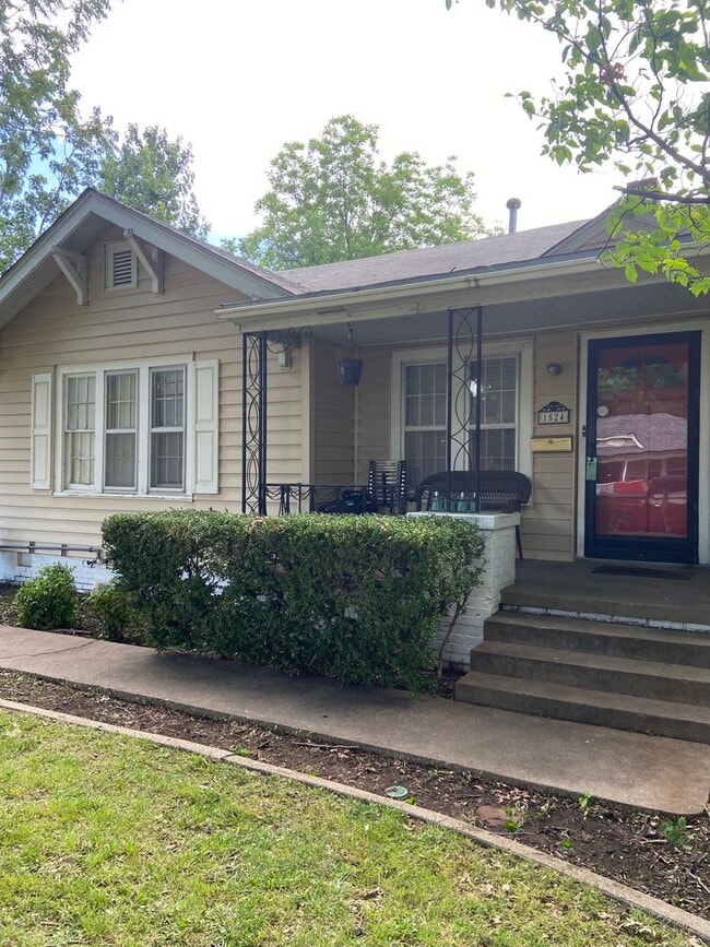 Building Photo - 1524 S Jamestown Ave