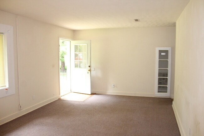 Foto del edificio - Lovely 3 Bedroom 1 Bath Home