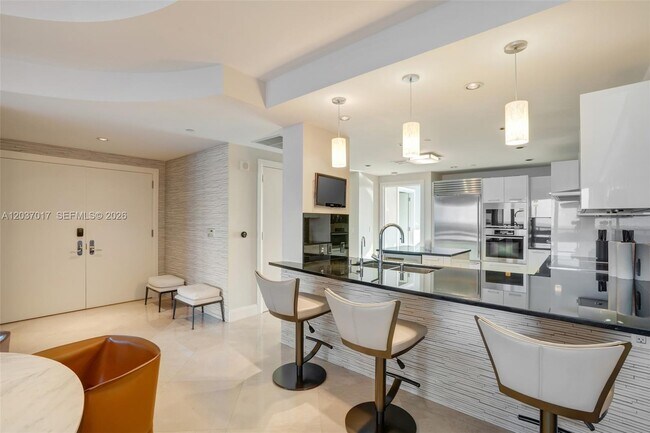Foto del edificio - 17121 Collins Ave