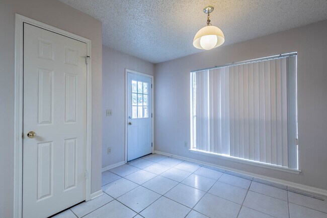 Foto del edificio - 8926 Village Hills Dr