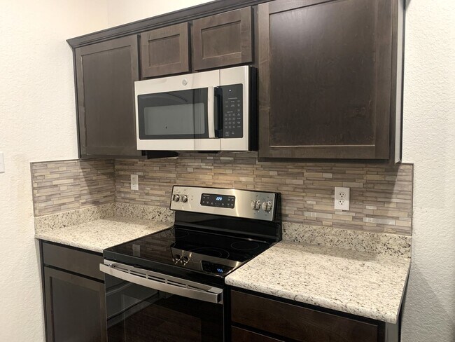 Foto del edificio - New Construction Duplex Available Now