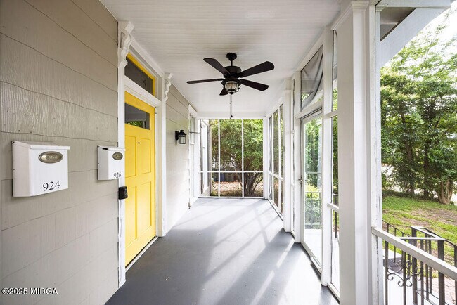 Building Photo - 926 Rose Park