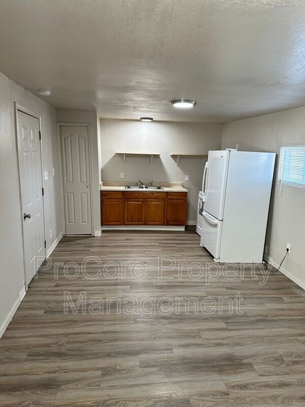 Building Photo - 128 13th Ave N