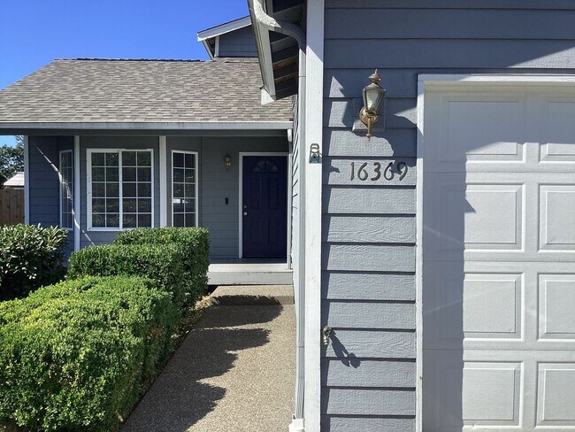 Building Photo - Well Maintained Two Story Home in Monroe