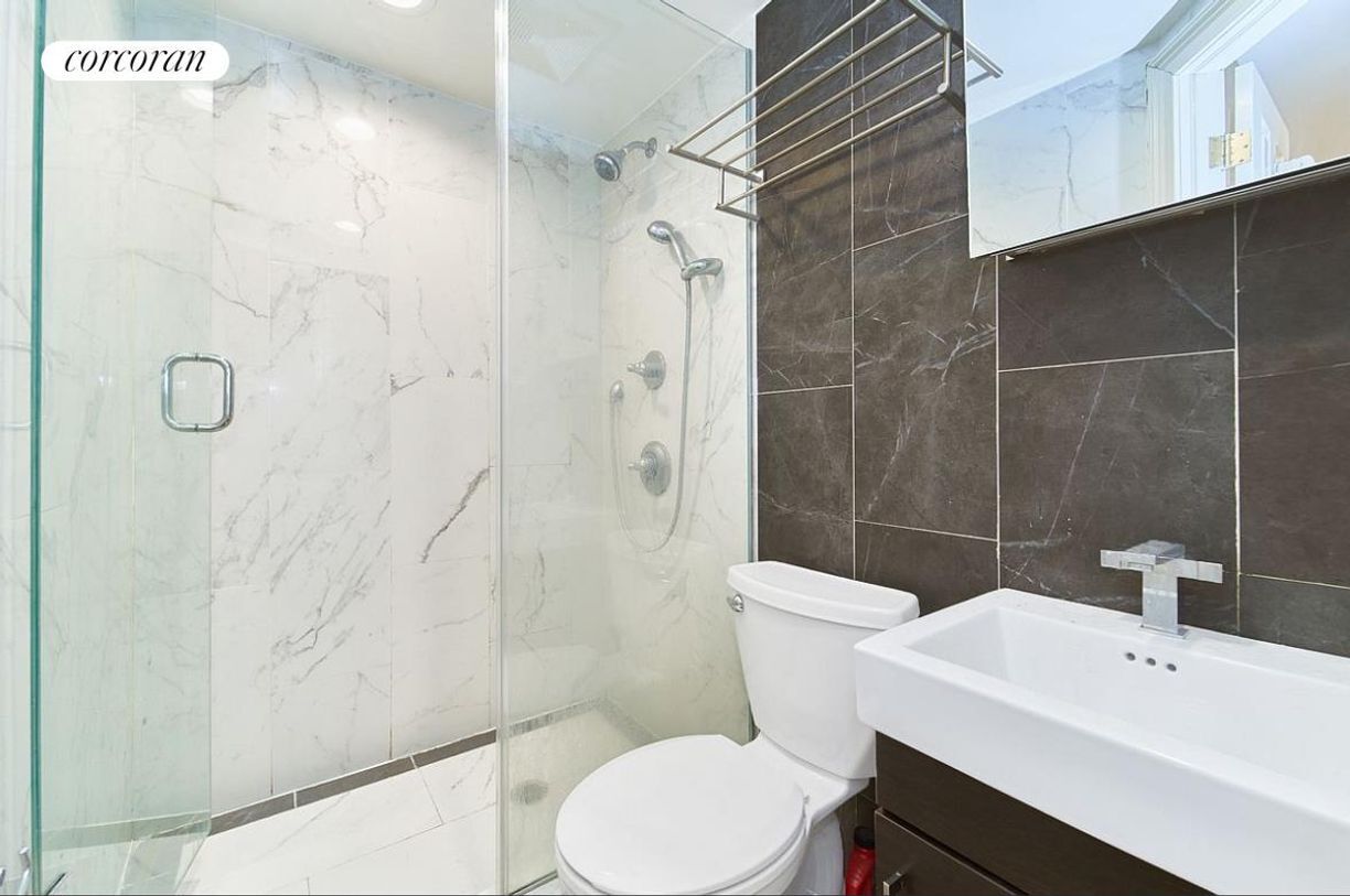 Foto del edificio - 226 W 13th St