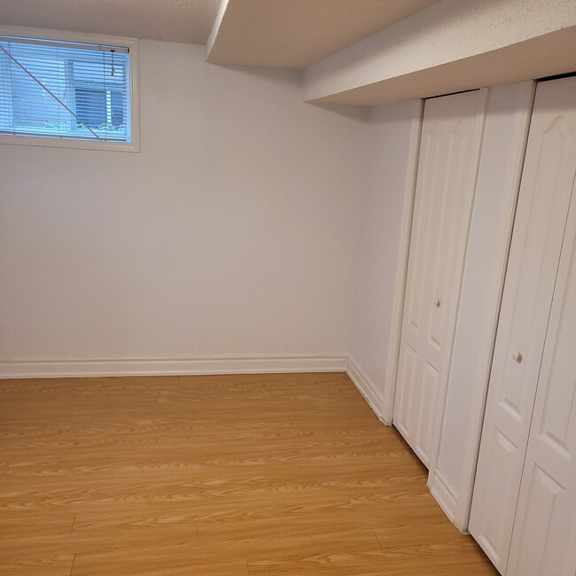 Master room - 29 Cartier Cres