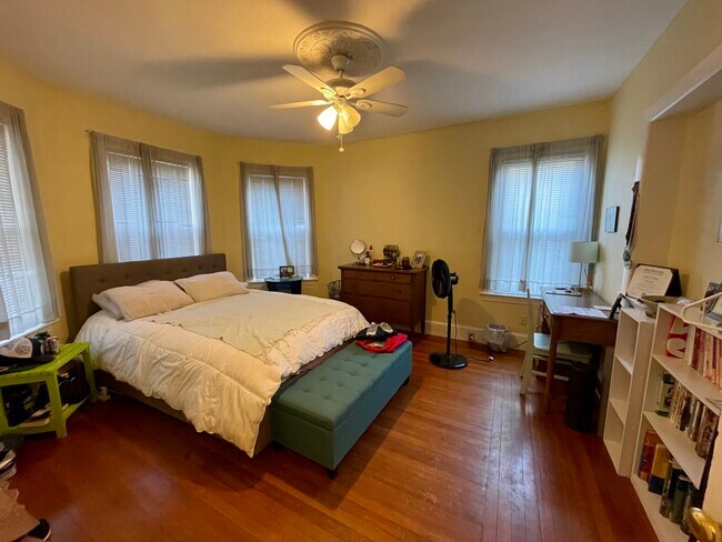 Foto del edificio - 112 College Ave