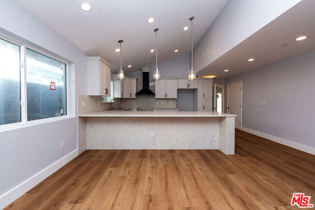 Building Photo - 2208 S Harcourt Ave