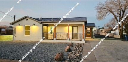 Building Photo - 505 Los Arboles Ave NW