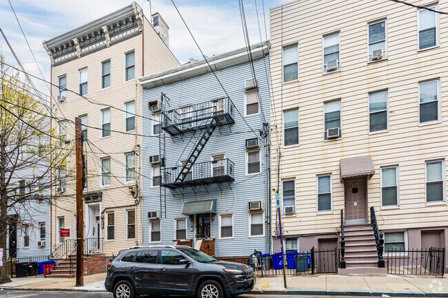 Building Photo - 307 Monroe St