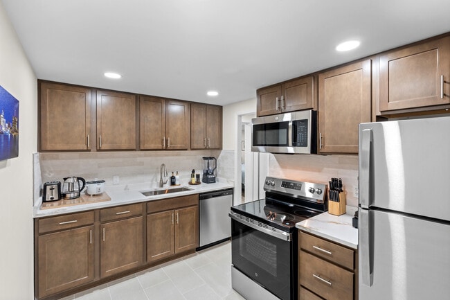 Building Photo - Roanoke Villas Apartments