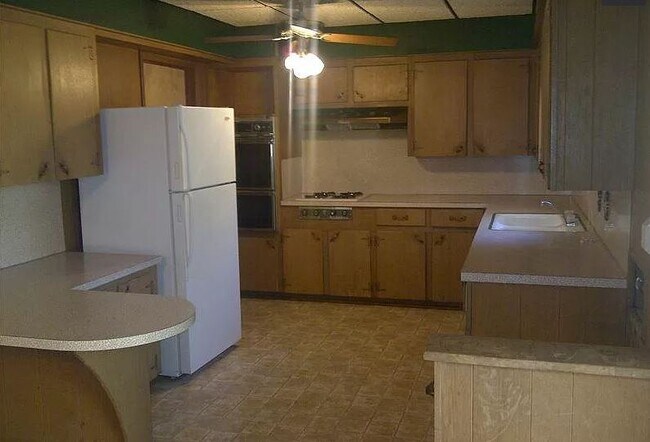 Building Photo - 1614 George Bush Dr