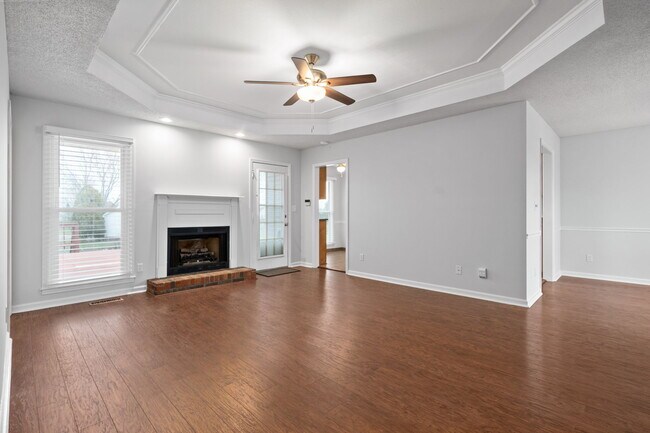 Building Photo - 207 Moncrest Dr