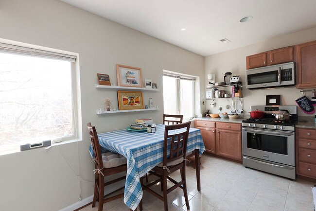 Kitchen - 519 16th St SE