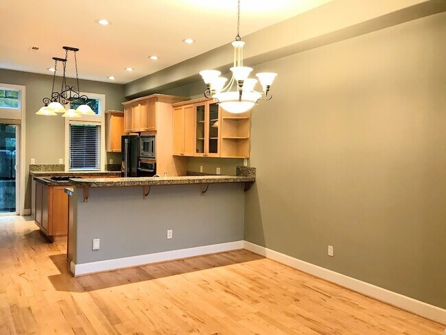 Foto del edificio - Beautiful SW Portland 2 Bedroom Townhome O...