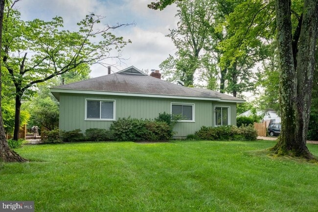 Building Photo - 2031 Hillside Dr
