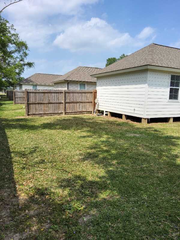 Building Photo - 875 Topsy Rd