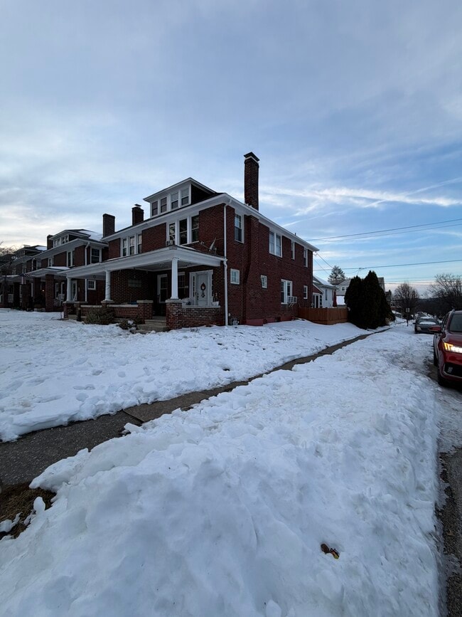 Building Photo - 1541 3rd Ave