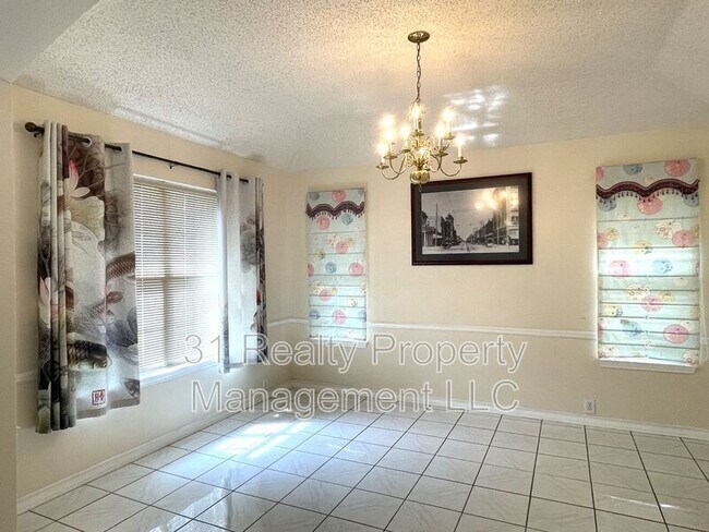 Foto del edificio - 1307 Edinboro Ln