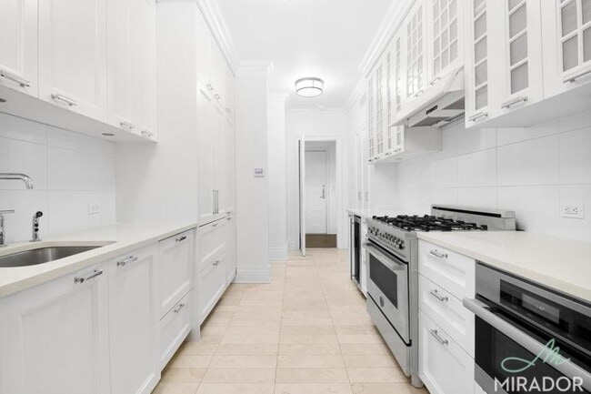 Building Photo - 3 bedroom in New York NY 10028