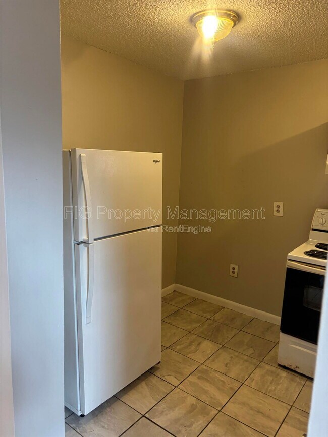 Foto del edificio - 605 W E St