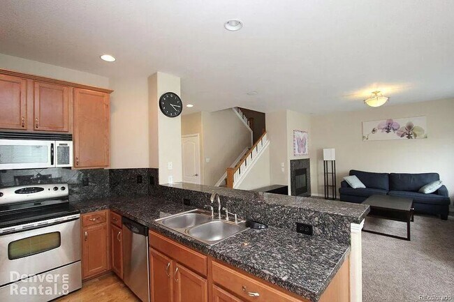 Foto del edificio - Beautiful Greenwood Village Three Bedroom Home in Gated Community