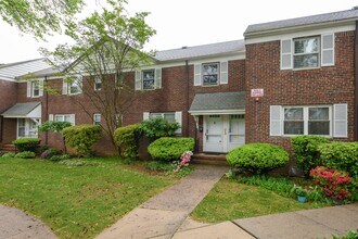 Building Photo - 66 Manor Dr