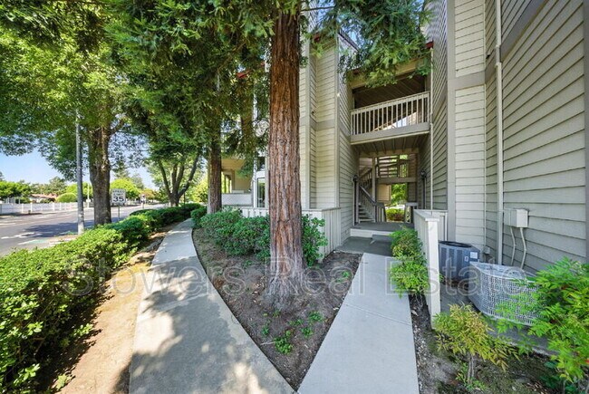 Foto del edificio - 3393 Smoketree Commons Dr