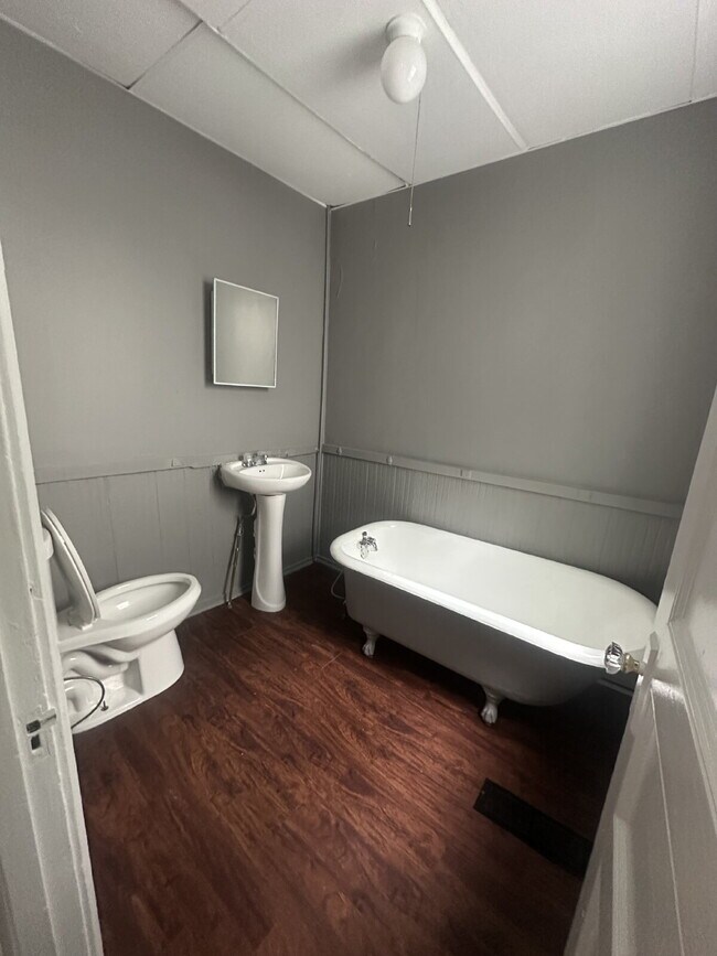 Building Photo - Beautiful 2-Bedroom located in Rochester NY!