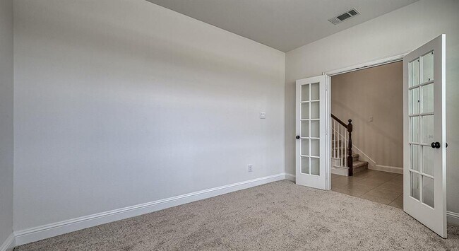Building Photo - 220 Gardenia Dr