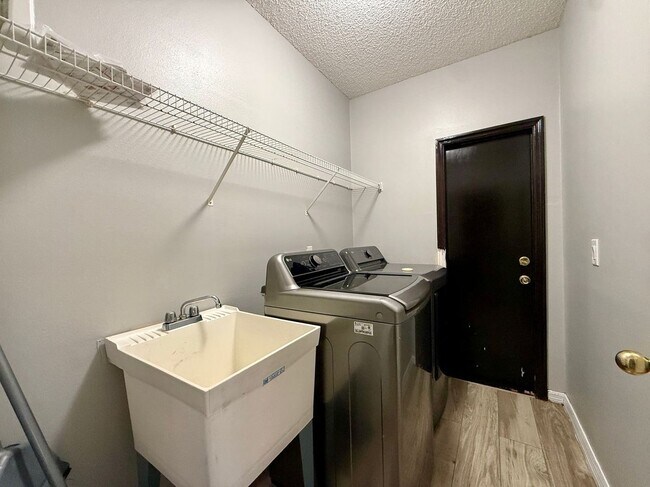 Building Photo - 677 Elbridge Dr