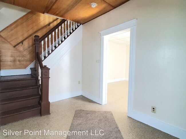 Building Photo - 3 br, 1 bath House - 320 E Commerce St