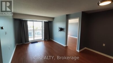 Building Photo - 872-872 Sheppard Ave W