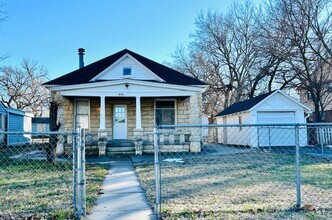 Building Photo - 609 W 2nd St