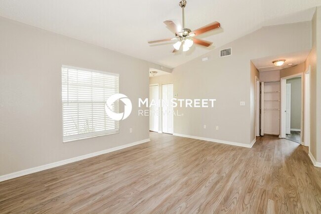 Building Photo - 3 Bedroom Pet-Friendly Home in Auburndale, FL with Main Street Renewal