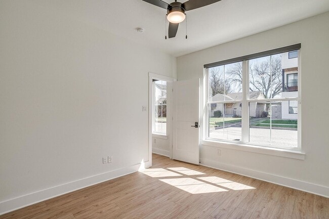 Foto del edificio - 2335 Benbrook Blvd