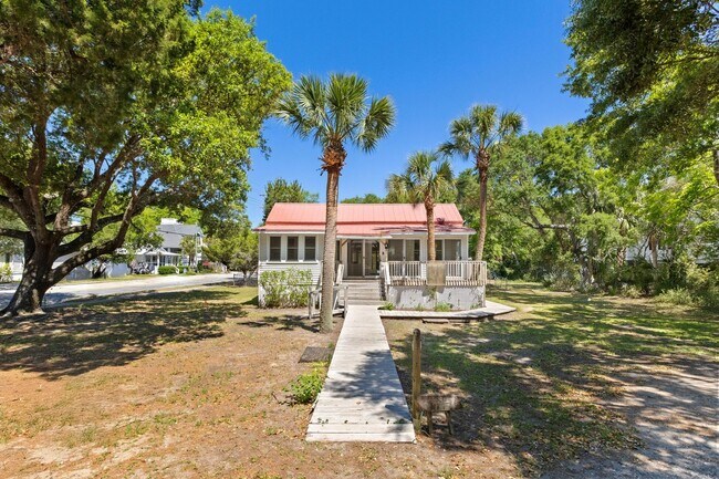 Foto del edificio - Sullivans Island Historic Charmer